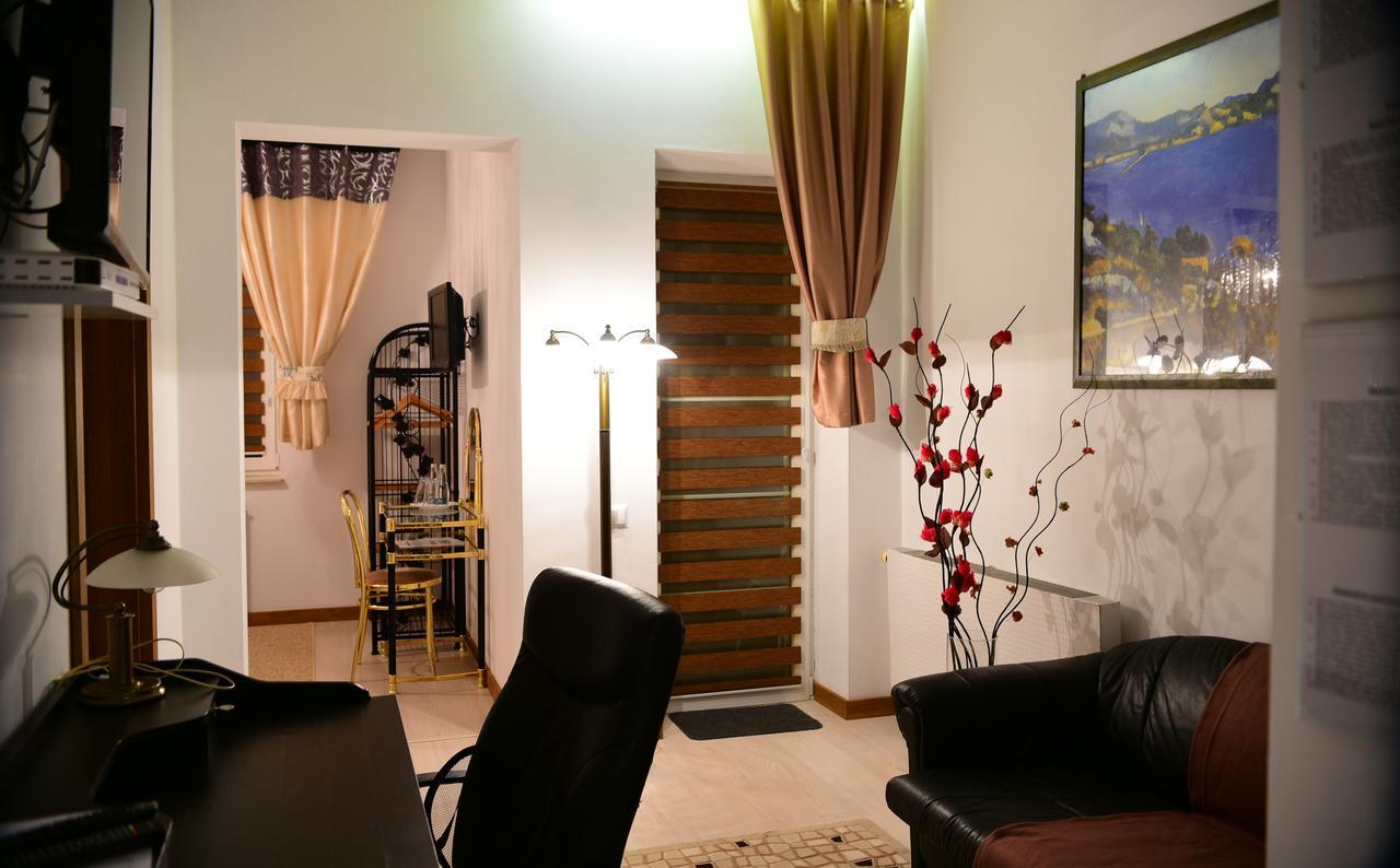Hotel Villa Hubertus Kutno Extérieur photo